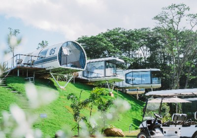 Volferda space capsule house, with natural wind and scenery